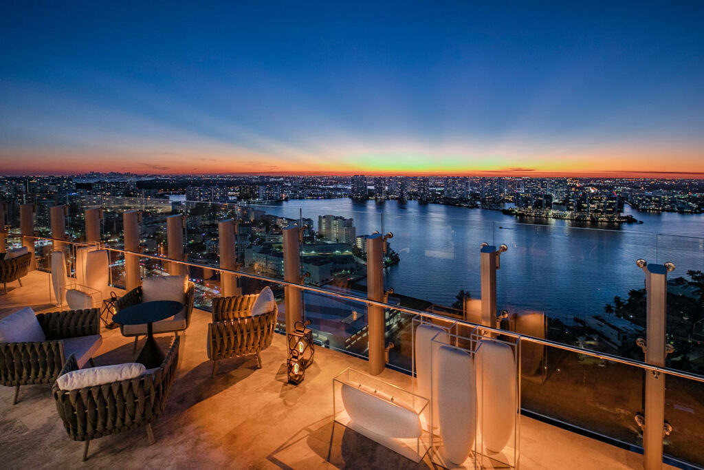 Turnberry_0003_Level 32_TOC_Azure Wine Vault and Sunset Lounge Turnberry Ocean Club Residences